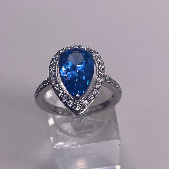BLUE TOPAZ SIMULATED STONES AROUND CENTER -SET IN STERLING SILVER (7) - Picture 1 of 7